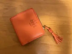 トリーバーチ　オレンジ タッセル付き二つ折り財布