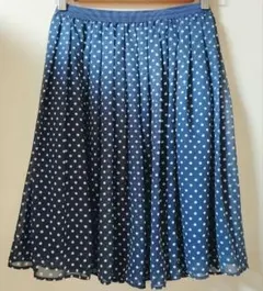 【ユニクロ】水玉フレアスカート　ヒザ丈　M 　紺色　夏用のサムネイル