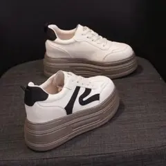 厚底ホワイトブラックスニーカー