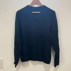 黒のVネックセーター 長袖