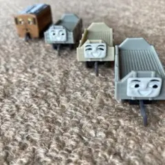 トーマス　プラレール 車両 4両セット
