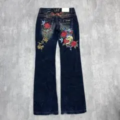 Item thumbnail for item 0cf25570-b4a1-4d03-b161-223a15cff526