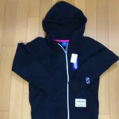 アウトドアのパーカー