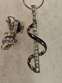 ネックレスとイヤリングセット