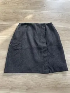 膝丈ミニスカート