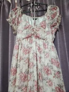 レストローズ花柄フレアワンピース、白地ロリータ、薔薇柄