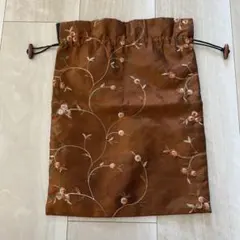 巾着　ポーチ　バッグ　オレンジ　茶色　ブラウン　柿　刺繍　花柄　和柄　和風