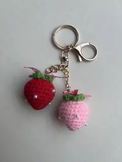 大人気 ♡いちごキーホルダー リボン付き 可愛い バッグチャーム 早い者勝ち