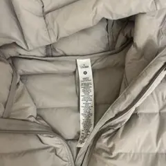 ルルレモン　グレー ベージュ　フード付き ダウンジャケット