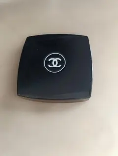 Chanel アイシャドウパレット ブラウン ゴールド　ブラック
