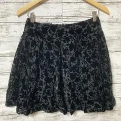 UNIQLO✨スカート【M】フリル　 Aライン　レース　花柄刺繍