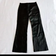 美品 G.O.C ジーオーシー フェイクレザー フレアパンツ ブラック黒