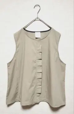 美品　motti　フロントフリルデザインベスト　ゆったり　M〜L