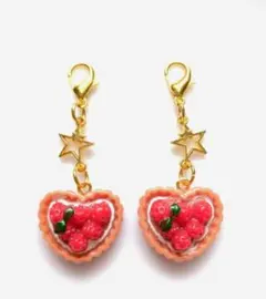 ハート型苺タルト　星付きチャーム