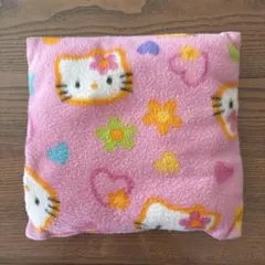 ハローキティ　ミニクッション　縦30cm×横30cm×高さ5cm