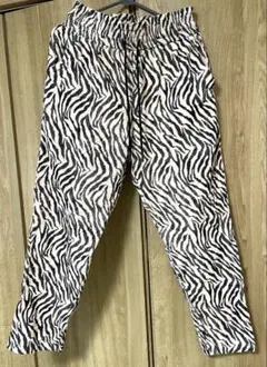 ZARA ゼブラ柄　アニマル柄　テーパードパンツ　カジュアルパンツ　ボトムス