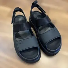 UGG 厚底サンダル ブラックのサムネイル