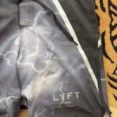 未使用新品タグ付】LYFT メンズフィジーク サーフパンツ M - メルカリ