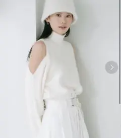 【SNIDEL】オープンショルダーニットプルオーバー/アイボリー