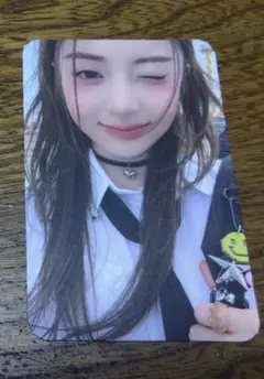 ルセラフィム　ユンジン　トレカ　アンチフラジャイル　weveres 封入