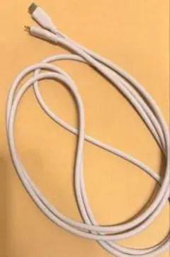 ホワイト USB-C 充電ケーブル