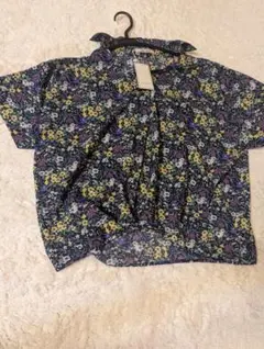 ☆新品・タグ付き☆And Search アンドサーチ　スキッパーシャツ　花柄のサムネイル