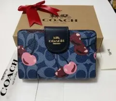 新品未使用]COACHコーチ 二つ折り財布 チェリー柄 ネイビー - メルカリ