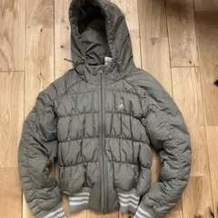 adidas ダウンジャケット フード付き オリーブグリーン