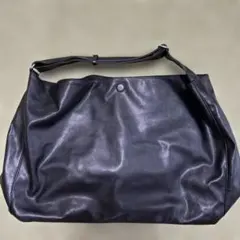 黒いレザー風ショルダーバッグ