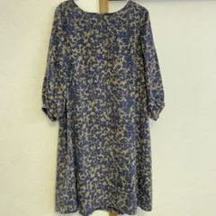 アーバンリサーチ　ネイビーとベージュの花柄ワンピース　フリー