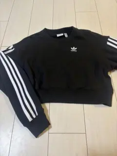 adidas ショート丈スウェットのサムネイル