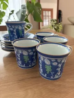 青いブドウ模様のカップ・ソーサーセット