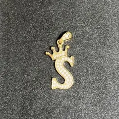 ネックレスチャーム クラウン イニシャルS ゴールド 推し活