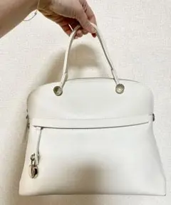 【お値引きしました】FURLA フルラ パイパー Mサイズ ホワイト