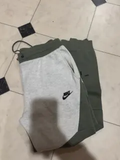 NIKE テックフリース パンツ
