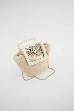 美品♡ZARA♡フェイクファーショルダーバッグ ベージュ パール装飾