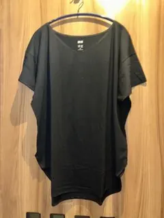 UNIQLO ブラック Uネック Tシャツ