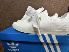 adidas スニーカー ホワイト リボン