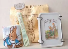 【ピーターラビット】お弁当箱(中古品)　フォーク　エプロン　ハンドタオル