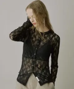 violetta ヴィオレッタ　リングボタンレースシアーシャツ　ブラックのサムネイル