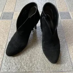 黒 スエード ブーティ 中ヒール