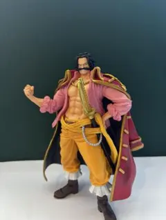 ワンピース　ゴールDロジャー　フィギュア