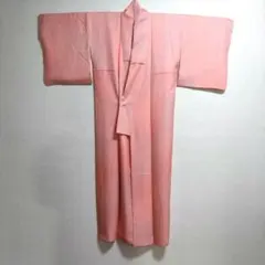 色無地　一つ紋　未使用品　しつけ糸付き　533 未使用・しつけ糸付き☆正絹 色無地 袷 一つ紋付 染紋 縮緬 ピンク