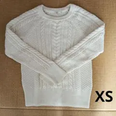 ケーブルニット 白