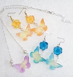 淡いお色のイエローとブルーのバタフライピアス＋ネックレス３点セット☆彡