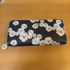 ポール&ジョー　長財布 ネイビー　花柄　　可愛いのサムネイル