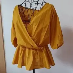 オレンジ刺繍トップスのサムネイル
