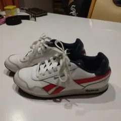 Reebok レトロスタイル スニーカー