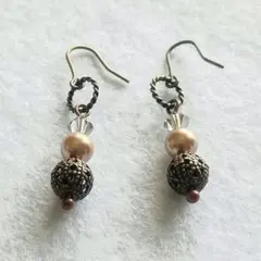 [54]スワロフスキーと樹脂パールとすかしビーズのピアス イヤリング 大人可愛い