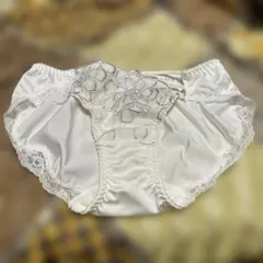 未使用⭐︎15%OFF⭐︎ホワイト 花柄刺繍 ショーツ L